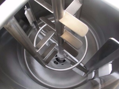 不銹鋼反應(yīng)釜壁上怎么清洗？3種方法可以一試「歐能機(jī)械」