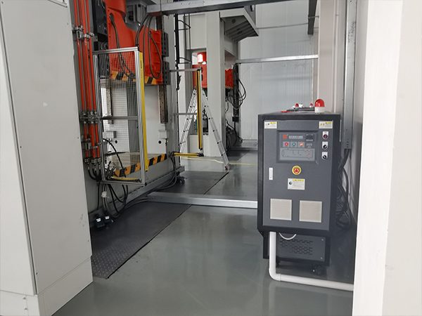 模具油溫機在電池盒制造中控溫，改善汽車部件生產