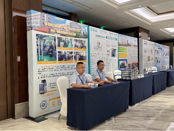 第二屆磷酸鐵鋰產業鏈高峰論壇，歐能機械展示模溫機溫控設備創新技術