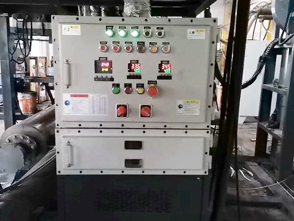 超高溫油式模溫機為碳釬維產品生產控溫，遠程操控