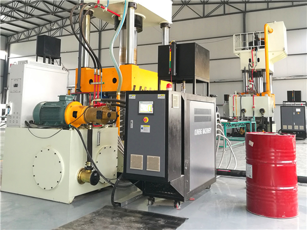 復合材料油溫機價格貴嗎？「歐能機械」內(nèi)部價格表告訴您答案