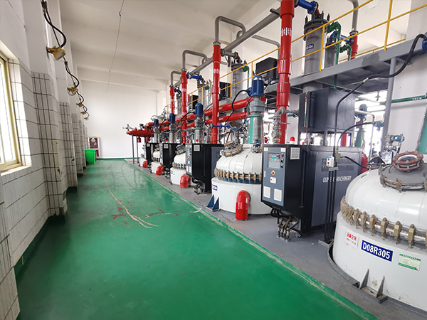 控溫反應釜油溫機掌握反應溫度，助力藥物生產